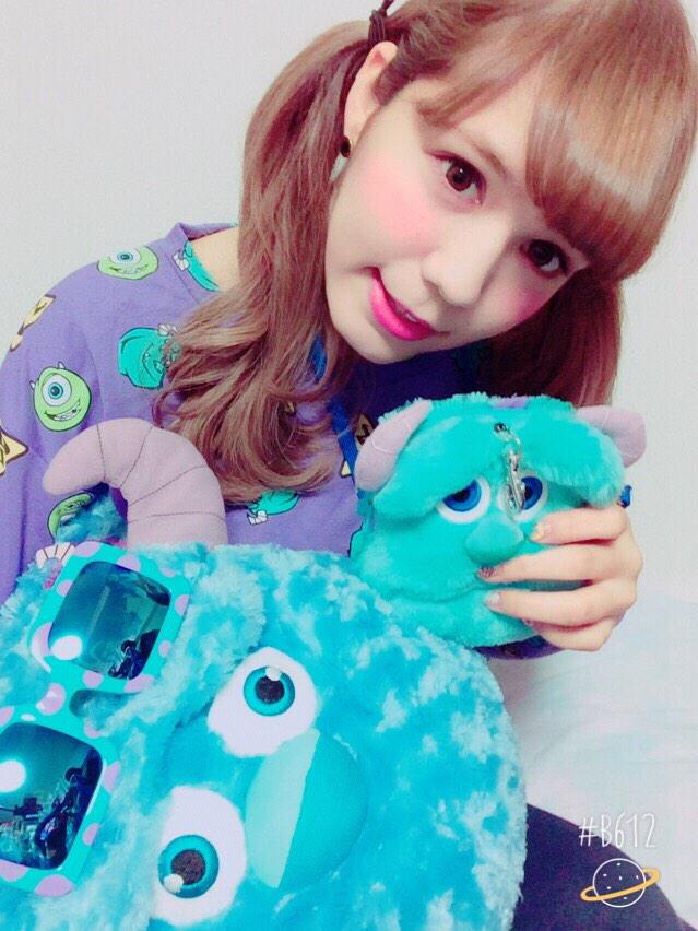 saracchidayo's tweet photo. My Roomどどーん！💗💗💗

大好きなモンスターズインクのサリーたくさんです（＾ω＾）💙
さらがブーだったらよかったのに…😂🙏🌟笑
皆はどのディズニーキャラクターが好き？♡

#なんかいいと思ったらRT
#ディズニー好きな人RT http://t.co/DVEEIG2Rex