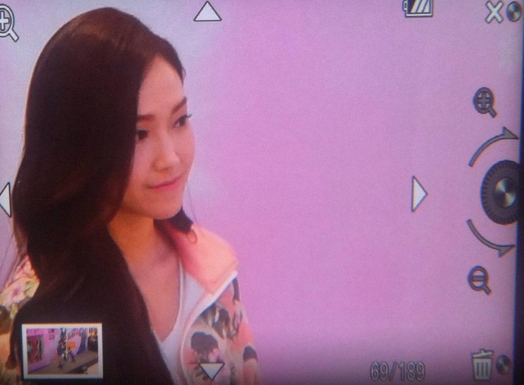 [PIC][23-01-2015]Jessica xuất hiện tại Thành Đô để tham dự buổi fansign đầu tiên cho thương hiệu "Lining" B8HFdSCCEAAbyn2