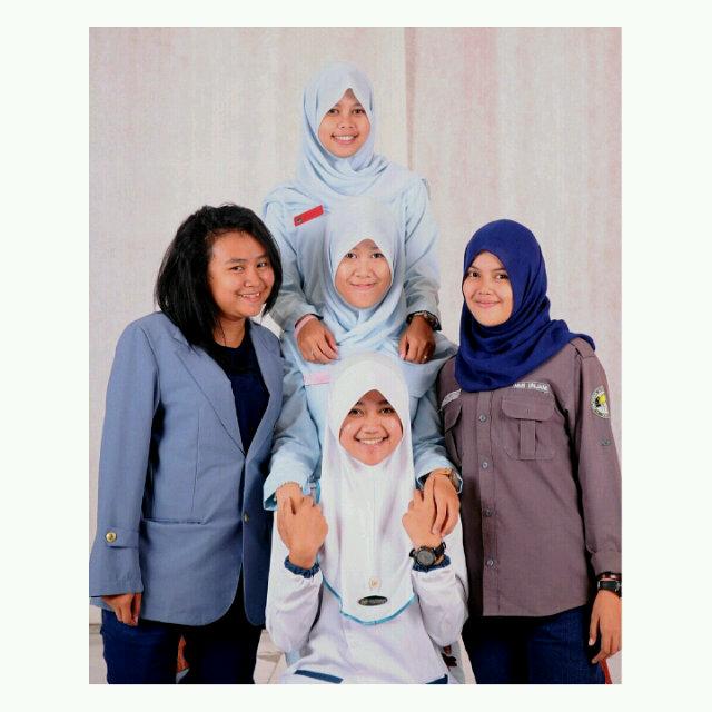 AyuFhauziah's tweet photo. Hebrings kurang ebod, bersama @Irsalinaidz @ErtiJanuarty @RYMAJUNI @SaraaahSF   @DOctaviaRahayu 😘😘😘 http://t.co/LriWuv808f