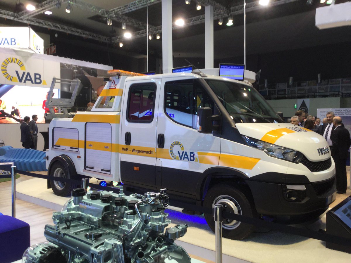 AriscoNV's tweet photo. Arisco lightbars spotted @AutoSalonBe http://t.co/HWKYfbAVdN