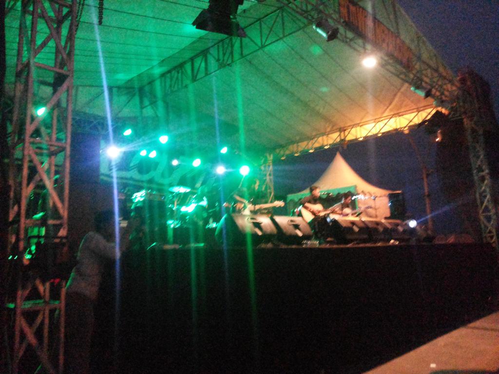NepalCup13's tweet photo. Let's sing along with Dimanche! http://t.co/wG8F7jGrfJ