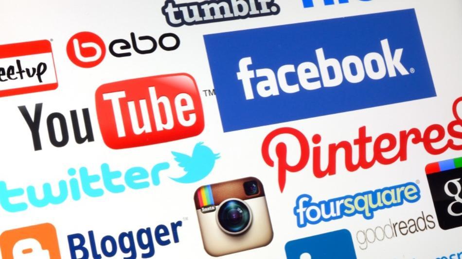 idesignforyou_'s tweet photo. Hoe zien de social netwerk platformen eruit in 2015 ? #socialmedia #trends #infographic check  http://t.co/o0Xg92DqAP http://t.co/sk51gzs96b