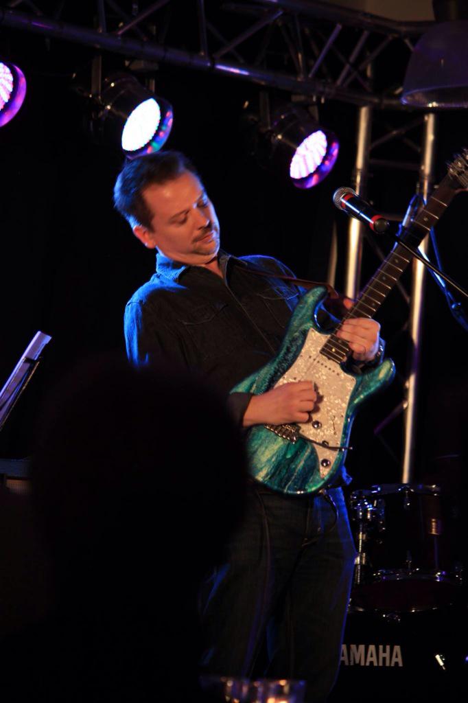 indieraephotos's tweet photo. Had a great night @PaperMoonLive last night with Tom Walker Group. Here are some of my fav photos from the evening: http://t.co/E0kGAgan41