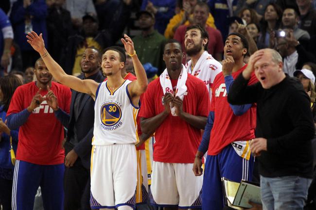 hoopshype's tweet photo. When your teammate scores 37 points in 9:44. #gallery http://t.co/Y8qcSmmyPo http://t.co/lhWNjCDLVD