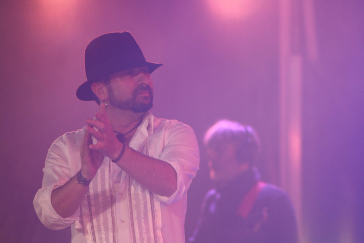 monimosquetera's tweet photo. “@elbarrioficial: #HijoDelLevanteTour #Sevilla http://t.co/8jwdfCT8qH”@albitaquilez @norarh8