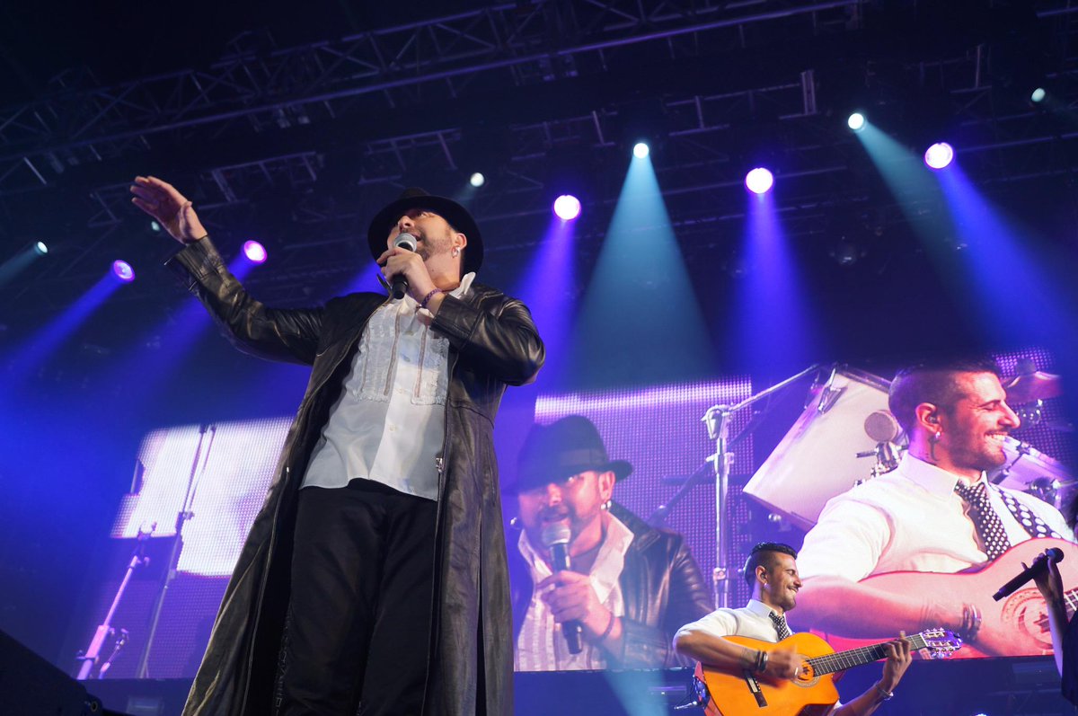 monimosquetera's tweet photo. “@elbarrioficial: #HijoDelLevanteTour #Sevilla http://t.co/8jwdfCT8qH”@albitaquilez @norarh8