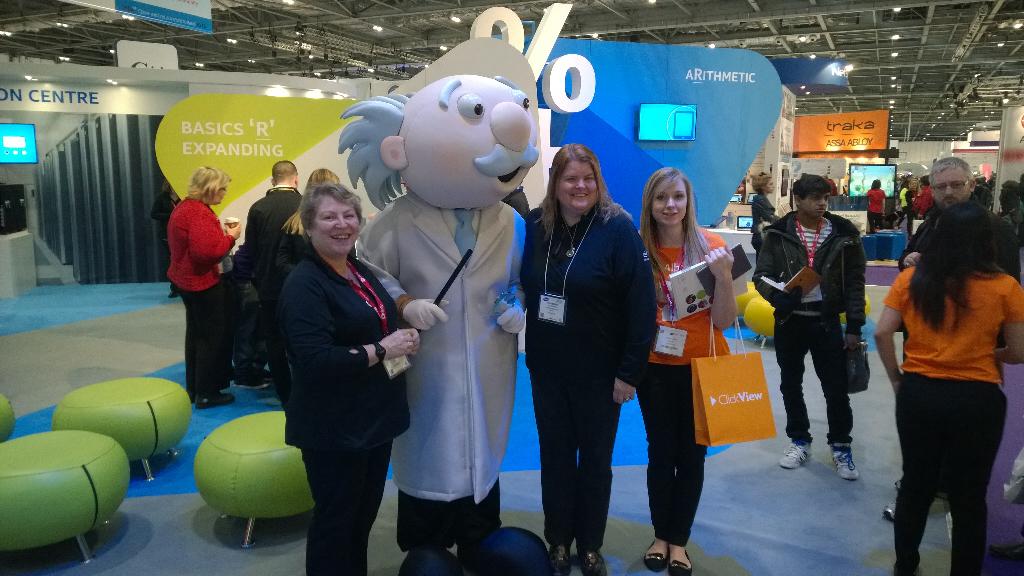 Edtechchick's tweet photo. Pictures @ #bett2015 w/ @ictinschools two educators showing cooperation from US to UK @inteledu #learnbigger http://t.co/EguQEk7l7f