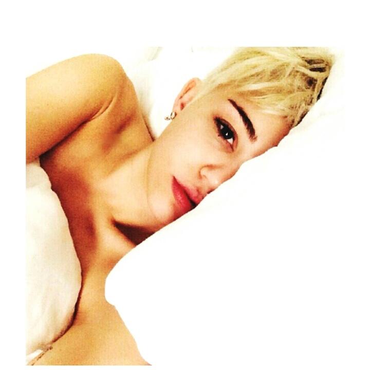 IlmaaSmiler's tweet photo. Favorite morning selfie.😻😻🙌 http://t.co/uH85INge73