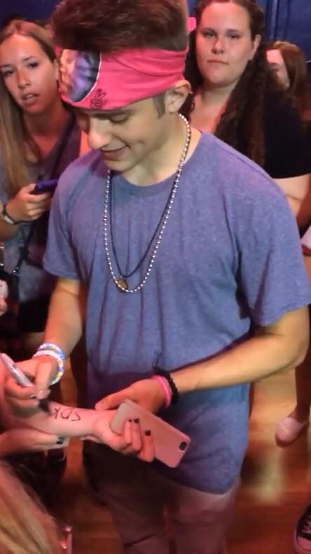 lowqualitysdk's tweet image. Happy birthday joey!!!