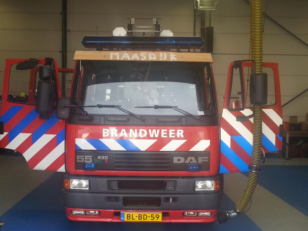 netelmaasdijk's tweet photo. @regio15 brandweer Maasdijk is ook "om" http://t.co/XbyxLw03Ip