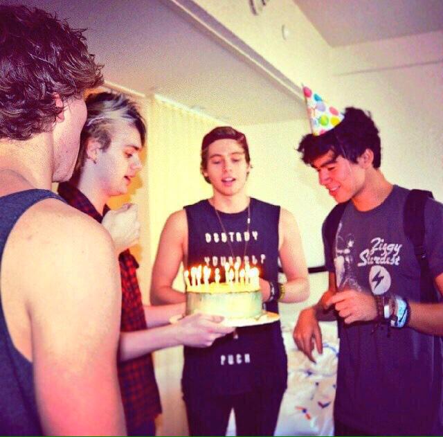 HAPPY BIRTHDAY CALUM HOOD
Eat much cake and enjoy your presents 
