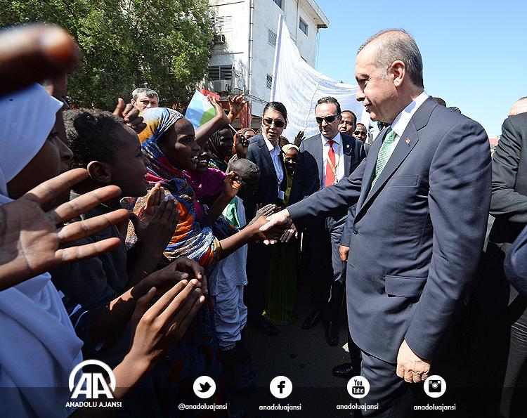 anadoluajansi's tweet photo. #CumhurbaşkanıErdoğan, Cibuti'de #TİKA'nın yapımını üstlendiği cadde ve meydanın temelini attı. #AA http://t.co/e5jjusLCi4