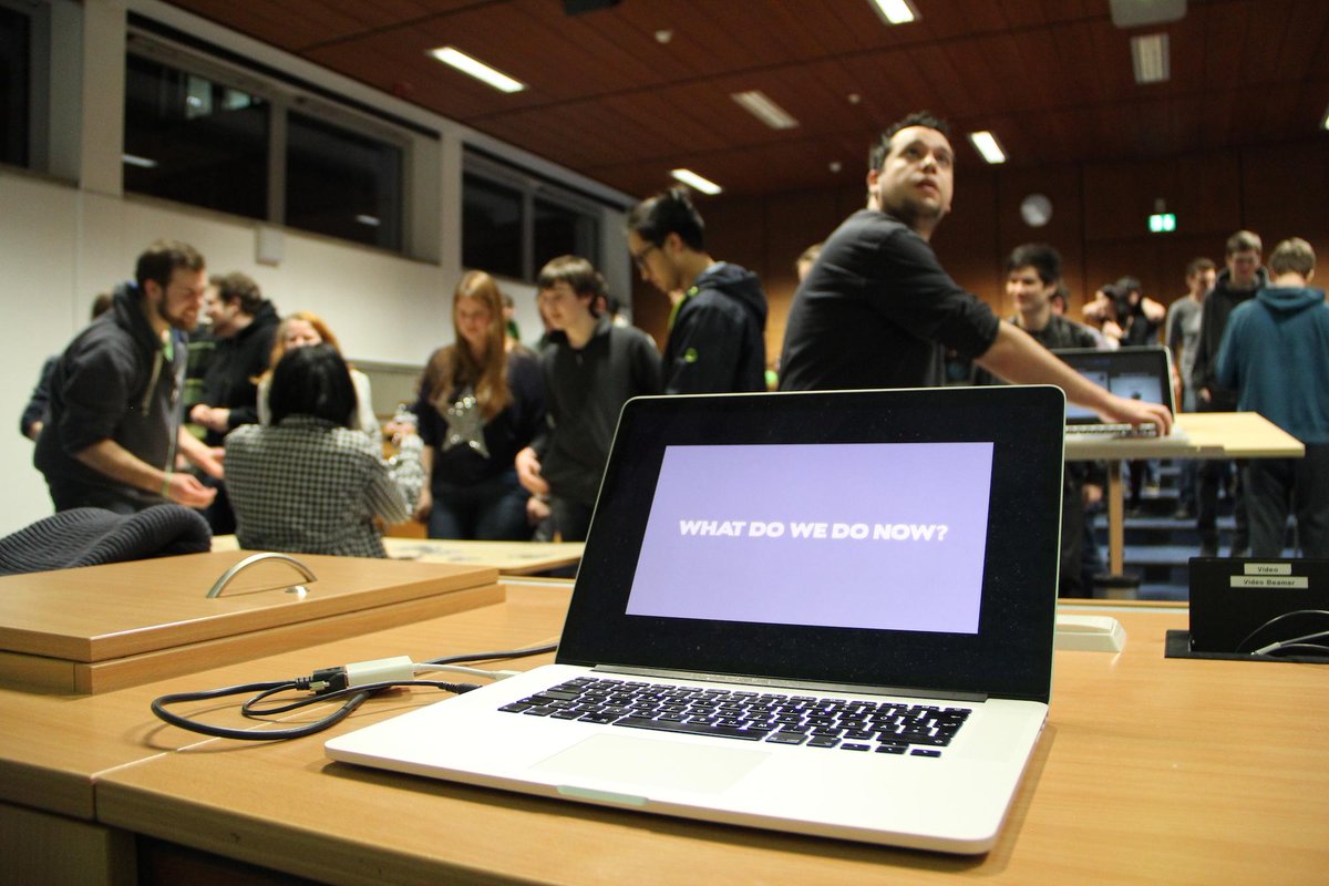 Seit knapp 21 Stunden arbeiten unsere neun Teams an ihren Spielen zum diesjährigen #GGJ15 Thema: "What do we do now?"