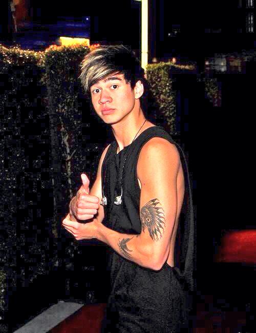 Happy Birthday Calum Hood! Stay strong, stay weird :3
Love you! XoX 