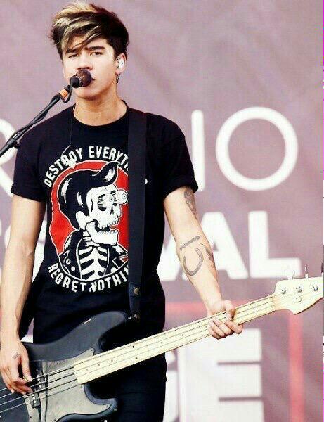  its has been 2hours in  the Philippines I am so excited happy  birthday calum hood 