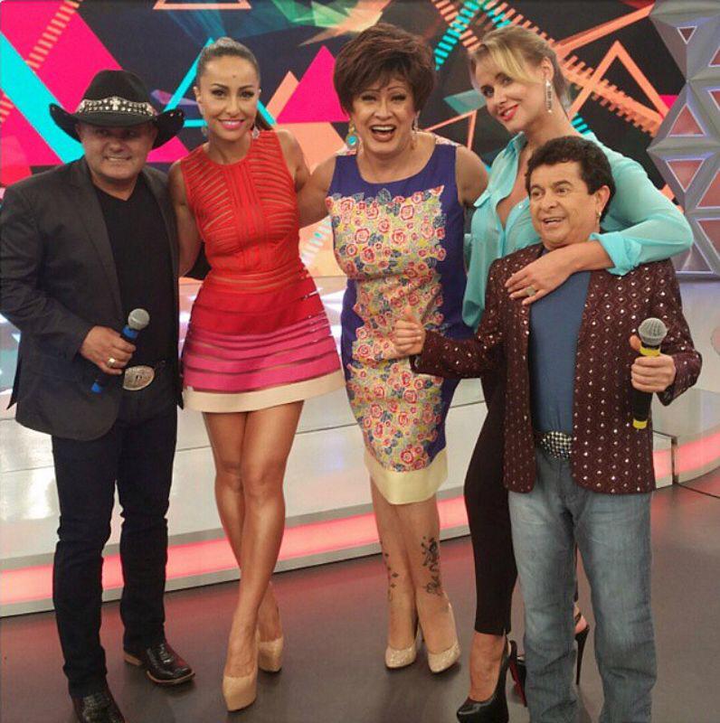 NoticiaLolatica's tweet photo. E hoje, @LolaMelnick Participará ás 20:30H do Programa Da Sabrina na Rede Record , #imperdivel 😉💓 #NoticiaLolatica ✨ http://t.co/5TD1d4H035