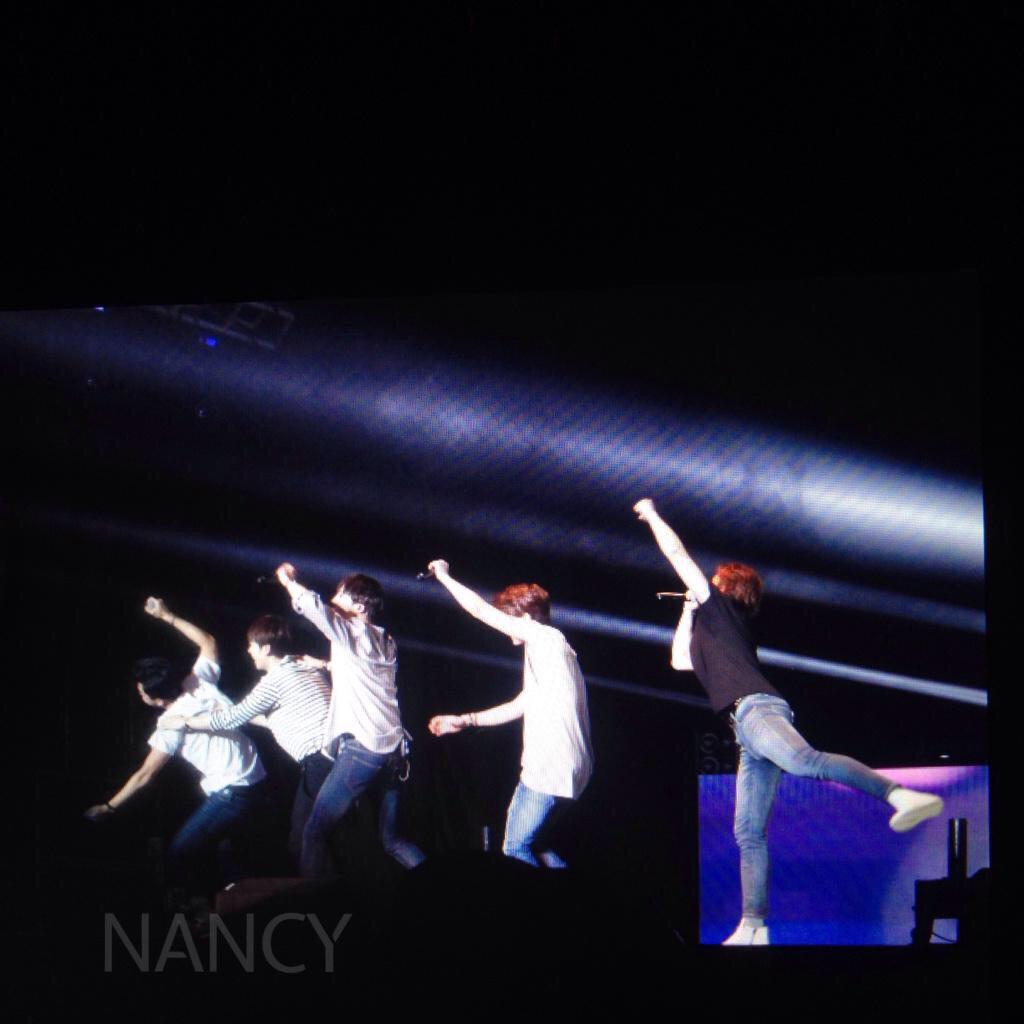 B8Hvex6CIAAGduW.jpg:large