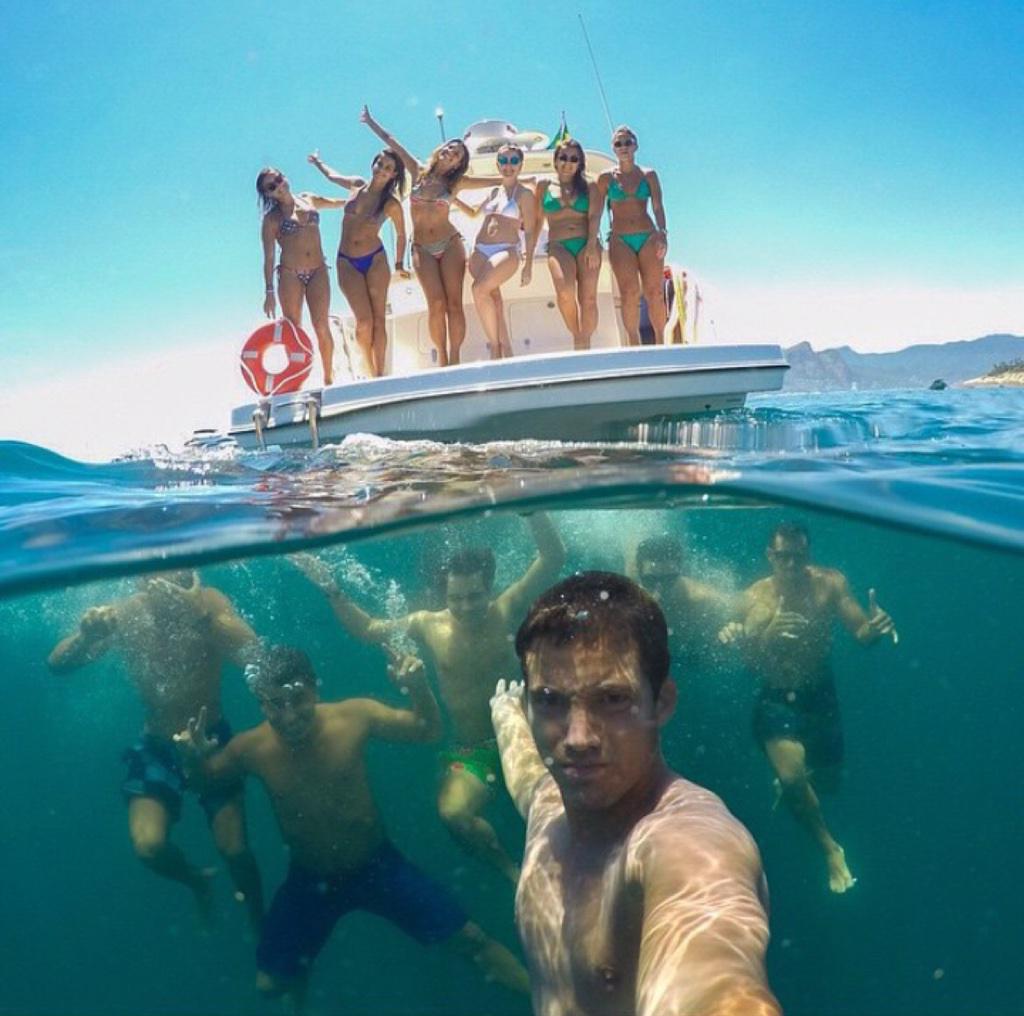 StumblerTop's tweet photo. This is one of the coolest group selfies I've ever seen 😳😳 http://t.co/et5jJnJ2nz