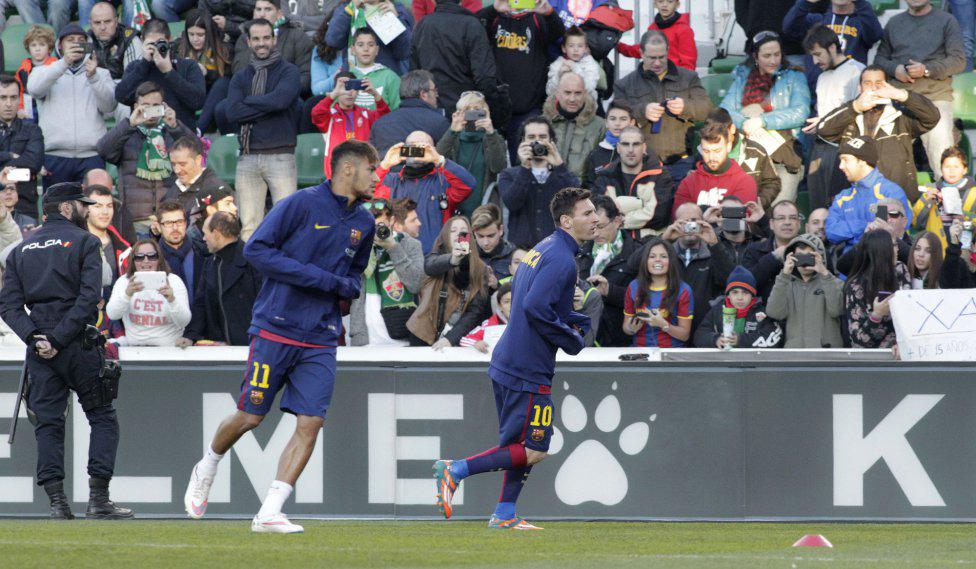 NoticiasFCB1899's tweet photo. Messi Neymar before the game #ElcheFCB

Brutal http://t.co/2C8rCm6Rj2