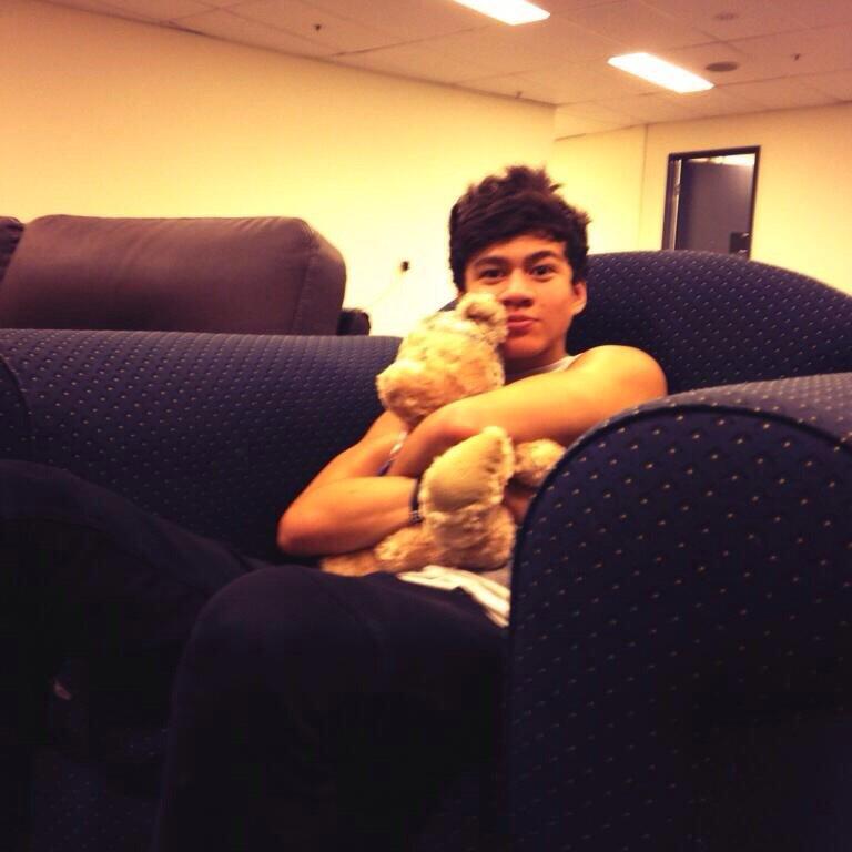 Happy nineteenth birthday to a mister calum hood u total babe   