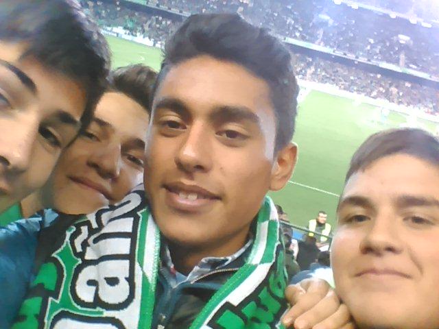 AleGuinea22's tweet photo. #SelfieTreceBarras peaso Betis http://t.co/7OnSNNBtgo