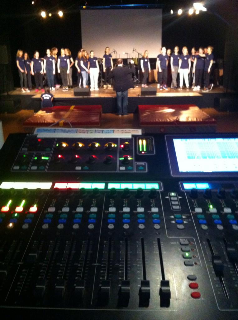 #Fioretti College Lisse bedankt iedereen die geholpen heeft en geweest is voor een geslaagde open dag en -avond.