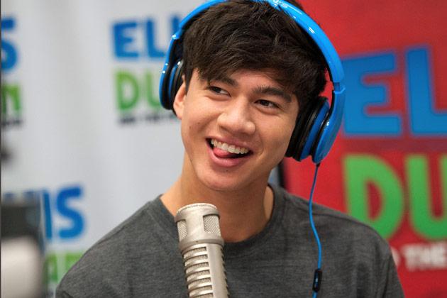 Happy birthday to the hawt human bein that is calum hood  