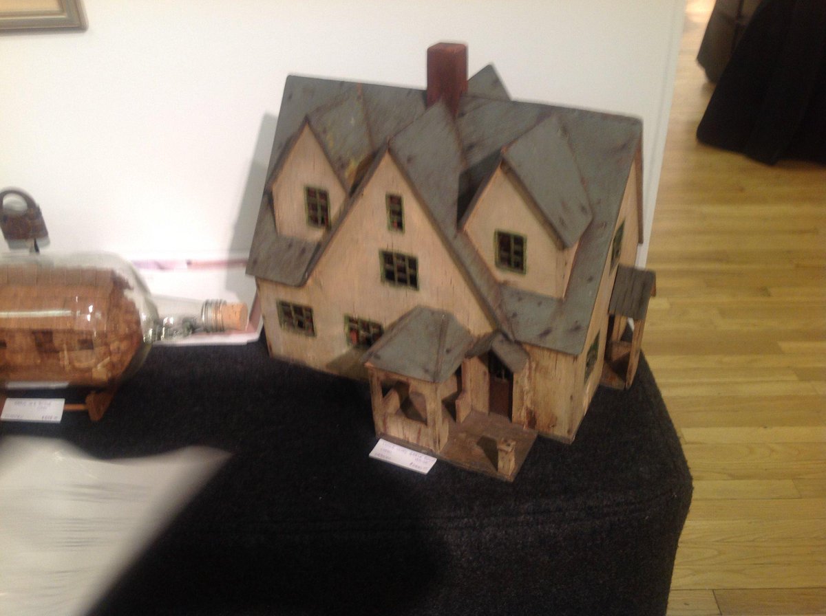 suzannekizis's tweet photo. @suzannekizis The Ames Gallery at the Metro Curates Show this weekend in NYC #folkart #amesgallery #afamuseum http://t.co/SrLoCD51LV