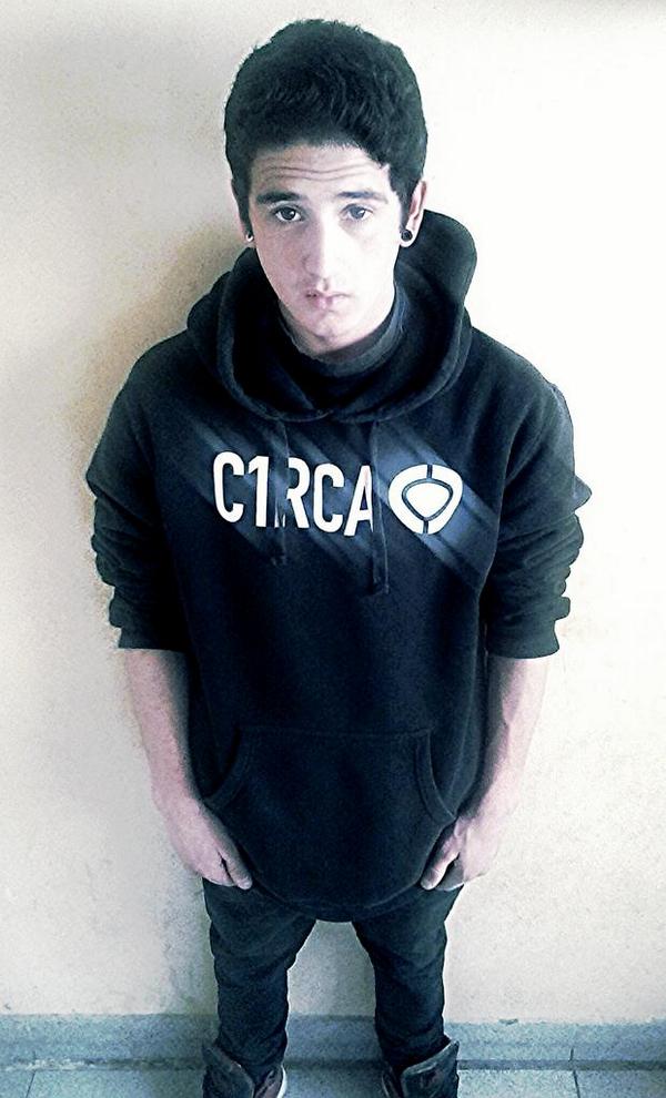 JBSebacala10's tweet photo. #ClickEnSeguir Y Te Sigo*-* http://t.co/0fXG3cNdvB