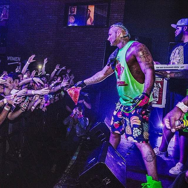 JODYHiGHROLLER's tweet photo. SLANGiN PEPPERONi PiZZA SLiCES CHARLESTON SOUTH CAROLiNA http://t.co/qeD7RCr4Cc