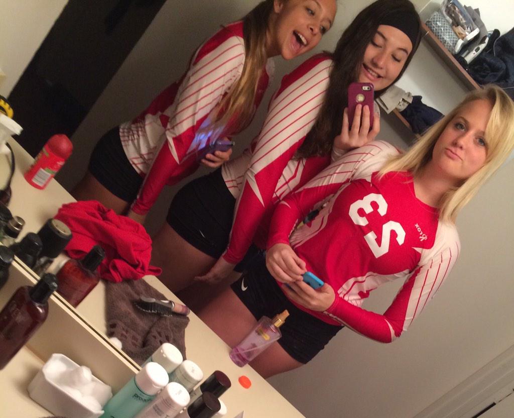 Keelybuts's tweet photo. Wish us luck 💫🙏 🐚#southernmostvolleyballclub http://t.co/Jbw7jcH8Xr