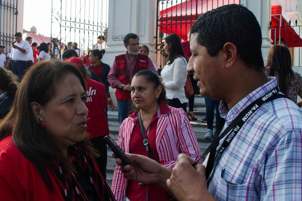 NidiaDiputada's tweet photo. Gracias Manuel Pacheco de @radioyskl por la entrevista en el 9 Aniversario de la muerte del compañero Schafik http://t.co/KlnQLumTXd