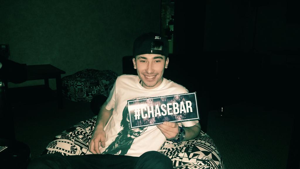 lviniy's tweet photo. "@centrflava: Ждет вас chase_bar #chasebar )) сегодня и всегда) http://t.co/YaXk3tedG8"
Давид , я тут , мы тебя ждём http://t.co/aX1JuBIbi4