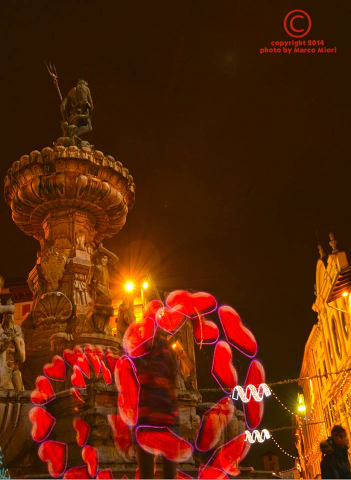 SHOWLOGRAM's tweet photo. Spinnin in Trento #Visualpoi #Trento #Heart #Lightpainting #Light #Entertainment http://t.co/qeGoOnjtMV