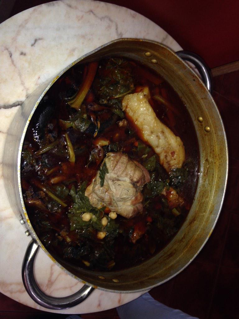 Para mañana domingo mirad lo que tenemos... Mas sangre encebolla y papas aliña