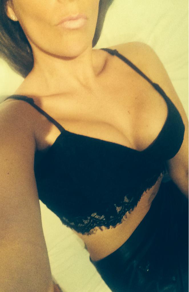 BobbieJaae's tweet photo. Hotel 😘 #leather #RT @ukgirlsxxx @selfshotworldie @mirrormondaycom @DailyMaleTweets @HotBodyDotCom @NakedSex69 http://t.co/xiZEjw8b5p
