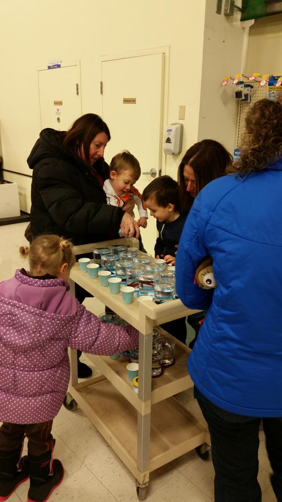 ShepleyTheresa's tweet photo. Another great Feed the Fish event at 923 @PetSmart923 @ThatJenKelly  @robsmithbluejay http://t.co/iqIOCgAUD6
