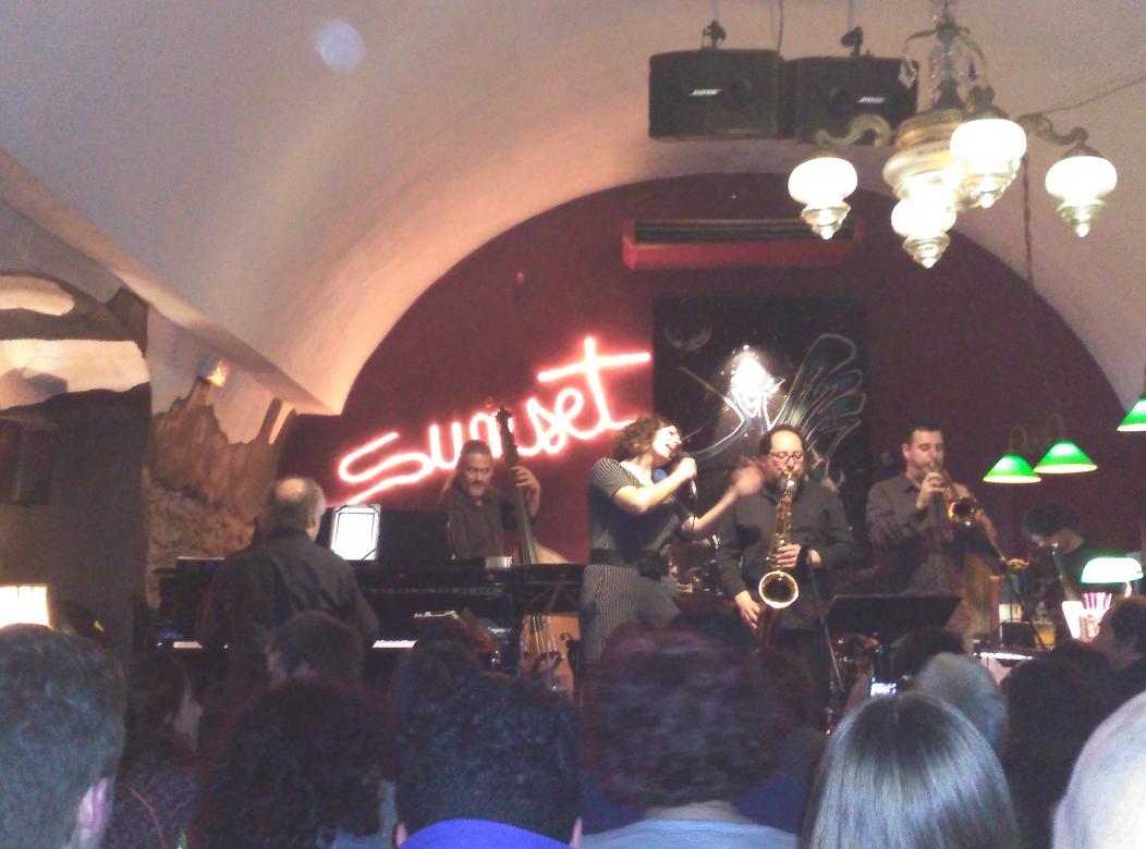 BerniJuliol's tweet photo. Gran concert de @Bourbonsextet ahir al @SunsetJazzClub amb @nito_figueras i @Sandrafern. #livemusic #rythmandblues http://t.co/UBPvcXFVX8
