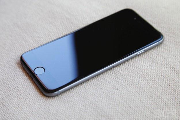 Imfrayze's tweet photo. Iphone 6 and iPhone 6+ for sale $300.00 and $480.00 brand new unlocked 128gb will take half now/half later dm me asap http://t.co/dCdsdRYLtm