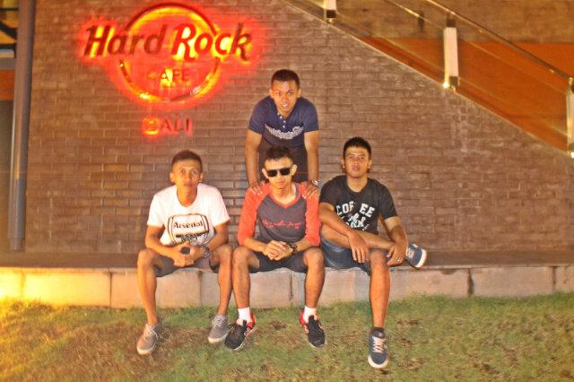 Lari dari kesatuan wkwk