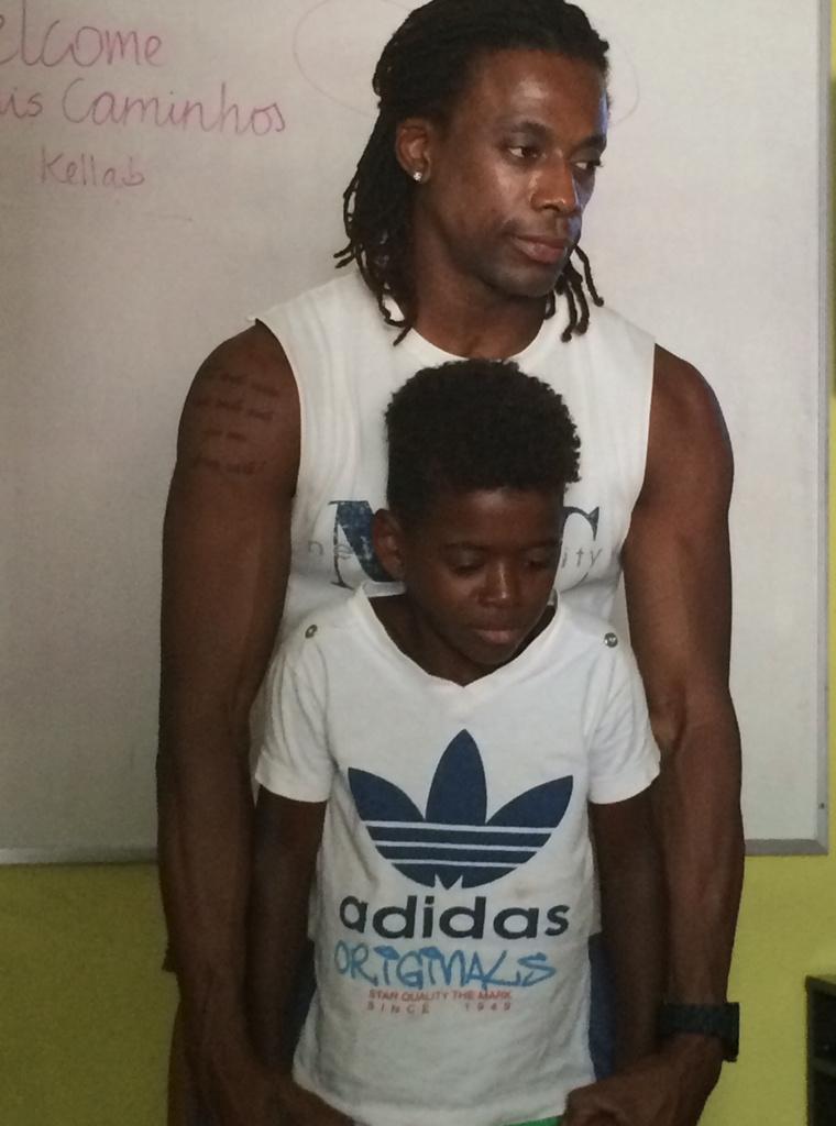 diana_nijboer's tweet photo. #maiscaminhos @creokellab providing theatre class #kidsinneed of good #education #volunteering http://t.co/x1LJ100RGt