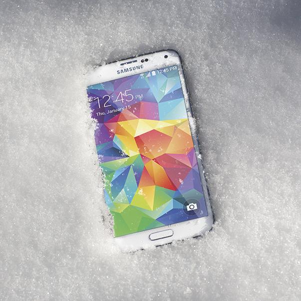 SamsungMobileUS's tweet image. Dropped your phone. ‘Sno problem. #GalaxyS5.