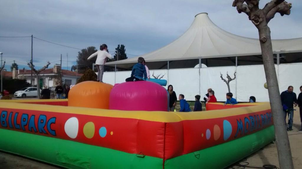 Divertaeduca's tweet photo. Avui fem el parc d'hivern de #santaoliva @SergiAtmetlla @RamonSoldevila @eva_prat @JessicaCriado http://t.co/p9JxnnB2Qp