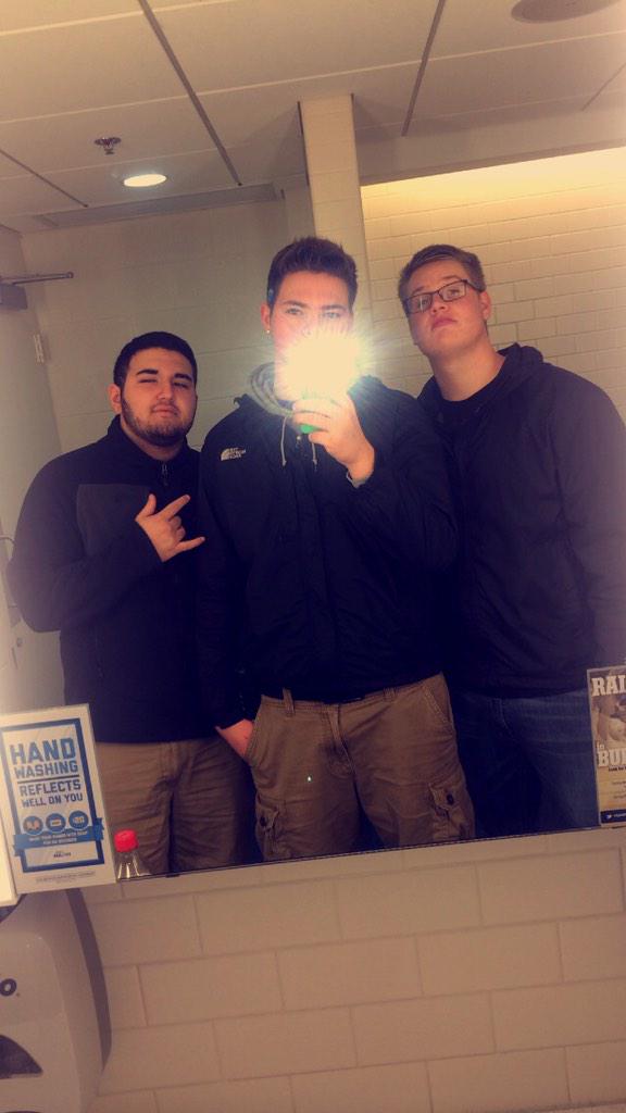 Pat_Kidd74's tweet photo. With the pals✊ http://t.co/MhJRdVNnJb