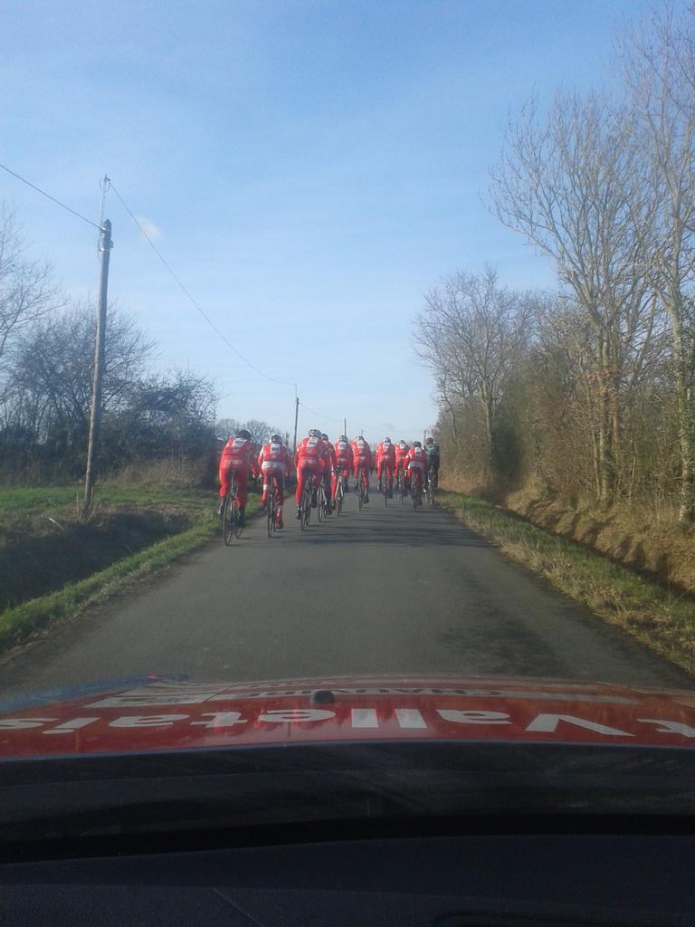 VSVallet's tweet photo. Bilan de la première journée du Stage:  110kms pour les juniors et 160kms pour la DN.. ce soir réunion administrative http://t.co/bwGYkLD1YE