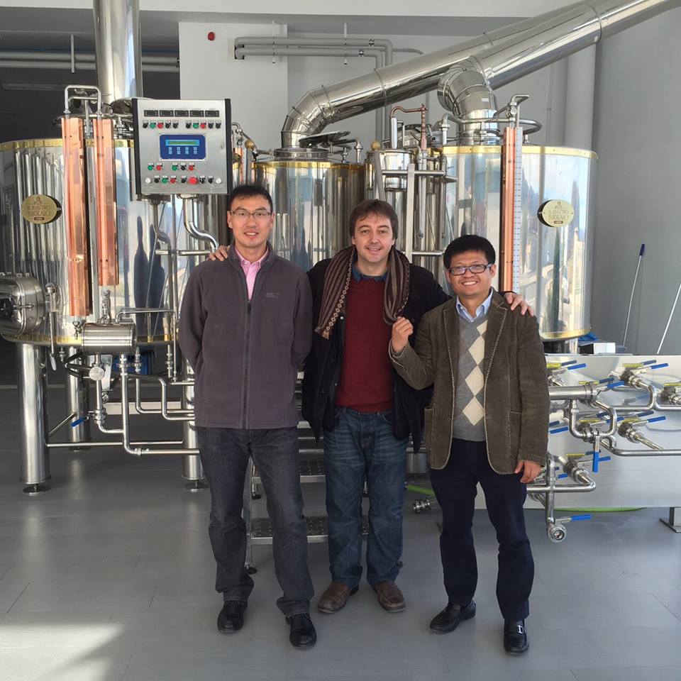 lasocarrada's tweet photo. Visita de nuestro importador de Qingdao (China). Ya hemos cerrado un impresionante acuerdo para 2015 #SeguimosSoñando http://t.co/7xiL6r7sfm