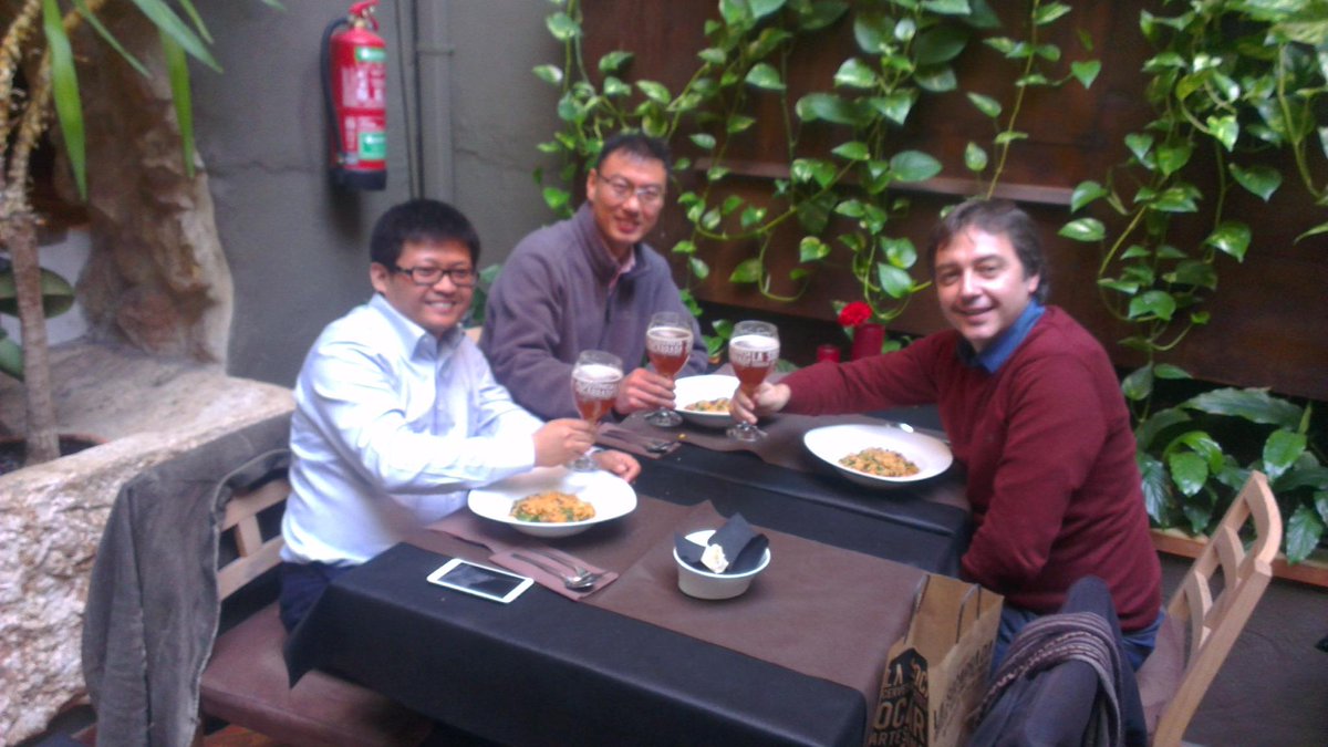 lasocarrada's tweet photo. Visita de nuestro importador de Qingdao (China). Ya hemos cerrado un impresionante acuerdo para 2015 #SeguimosSoñando http://t.co/7xiL6r7sfm