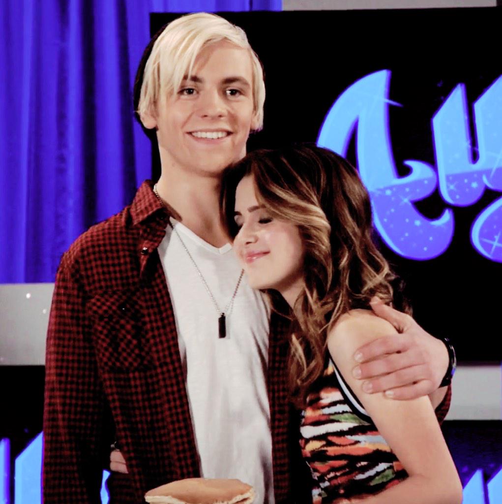 AnnietheNickKid's tweet photo. #TeamAuslly ๐๐๐๐โค๏ธ @lauramarano @rossR5 #TeamRaura http://t.co/XYwHKnUAmN