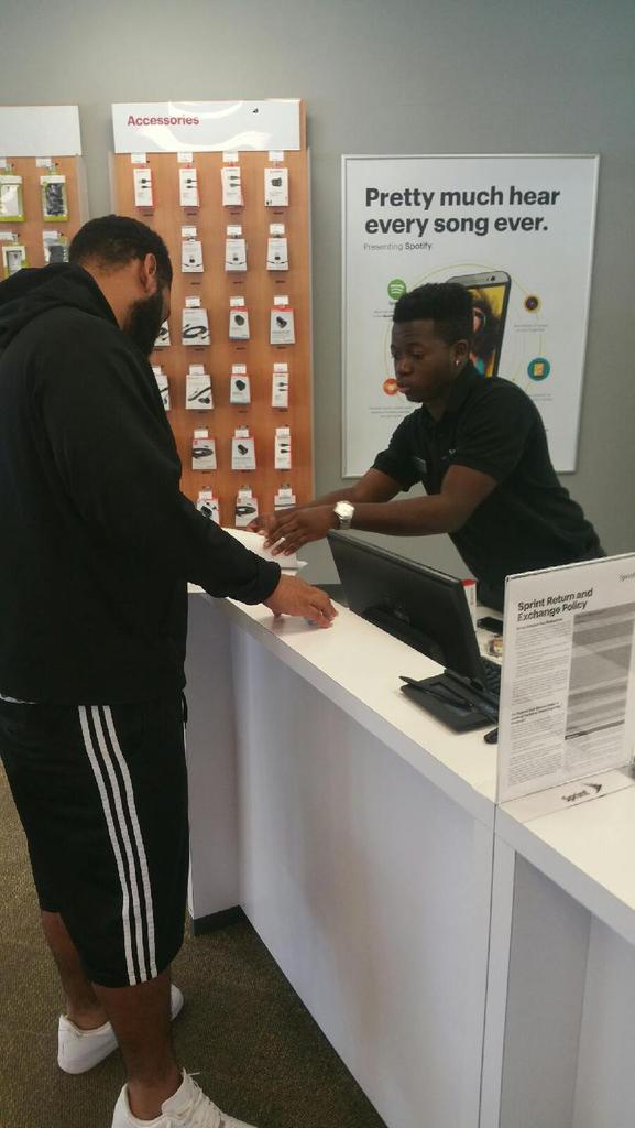 MomofGeorgia's tweet photo. Only w/unlimited data can u hear every song ever...#fivestarcellular #sprintSE @thenny11 #cutyourbillinhalf #hegetsit http://t.co/Vp8HQKJDbl