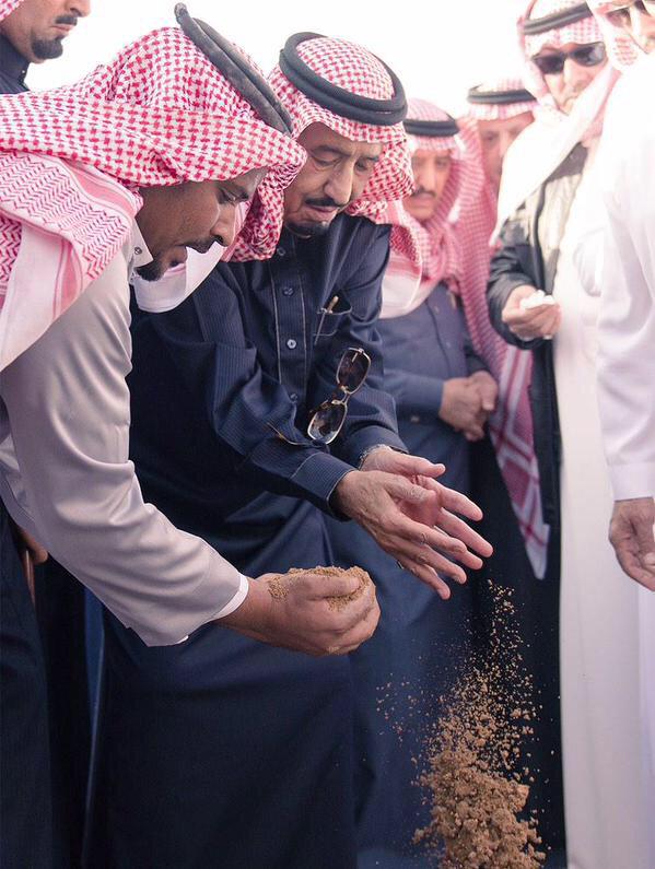 AliBinHamri's tweet photo. هل التراب عليه 
وطلب له الرحمه

ياقو قلب اخيه 
ماكنه بلحمه 

الله يلطف فيه
لاراحت الزحمه ! http://t.co/eSE97Yh4Uy